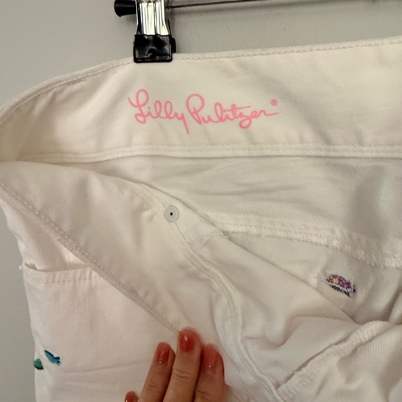 Lilly Pulitzer White Straight-Leg Jeans with Multicolor Embroidered Fish - Picture 3 of 5